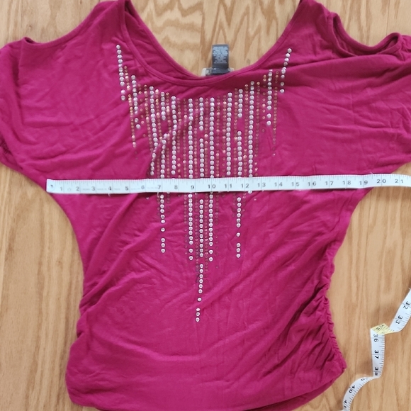 Elegant Fuchsia Cold Shoulder Top - Picture 11 of 17